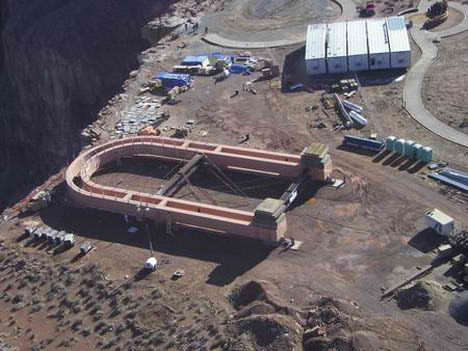 Skywalk sliding out over Grand Canyon